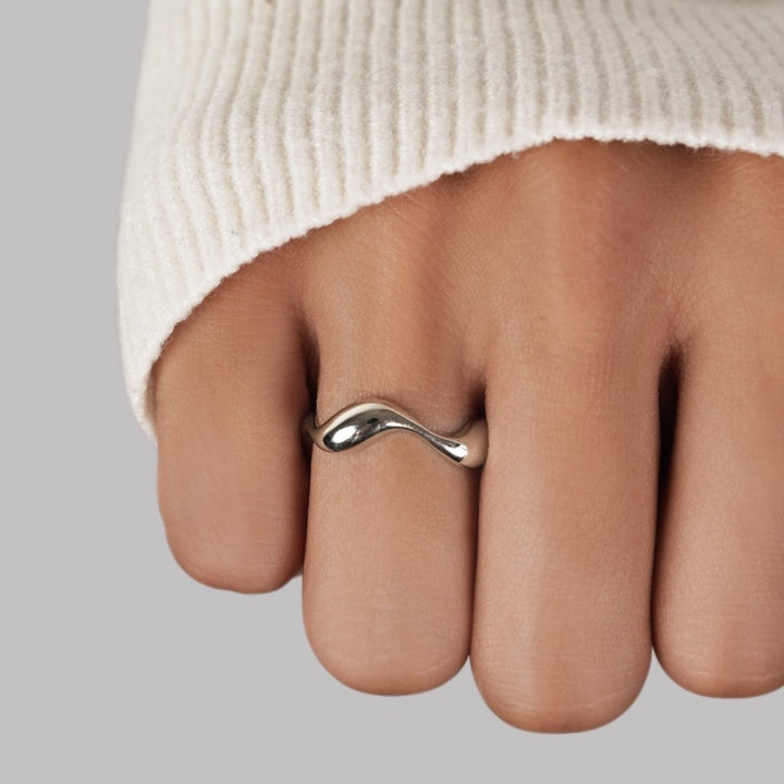 WAVES™ – MINIMALIST RING