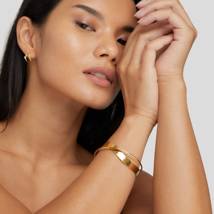 EVE™ – UNIQUE GOLD BANGLE