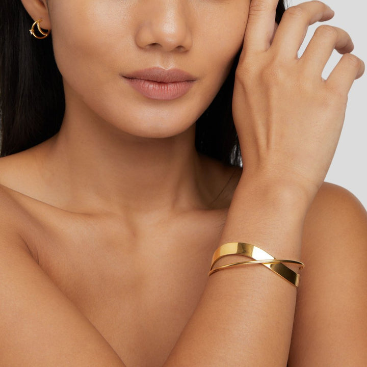 EVE™ – UNIQUE GOLD BANGLE