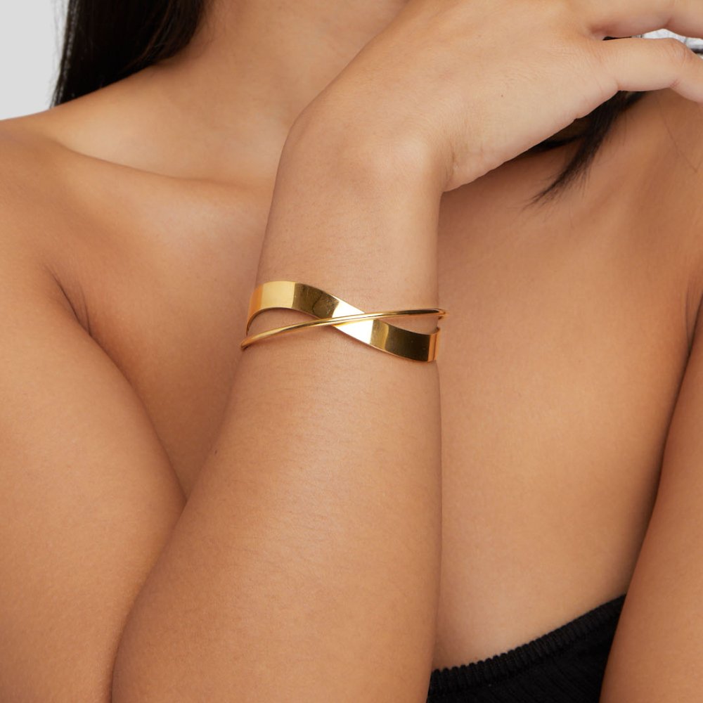 EVE™ – UNIQUE GOLD BANGLE