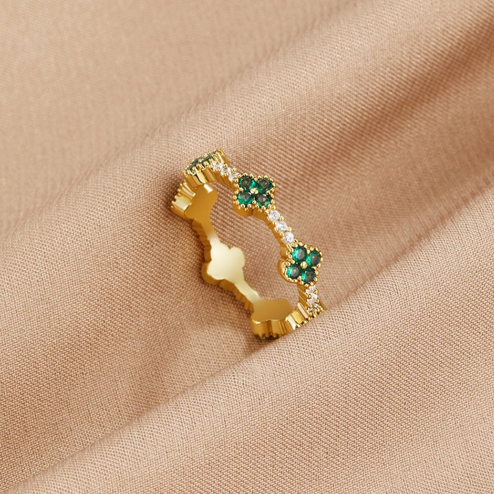 LUCKY™ – CLOVER CRYSTAL RING