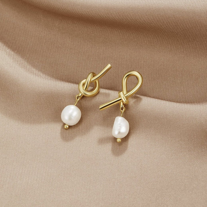 KNOTTED™ – GOLD & FRESHWATER PEARL EARRINGS
