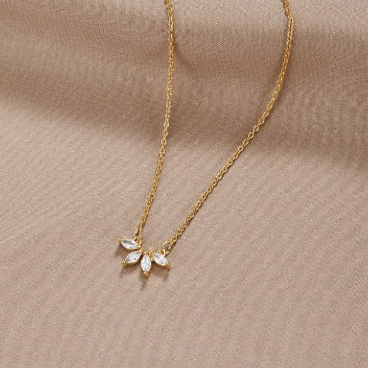 LUNA™ – CRYSTAL LEAF NECKLACE