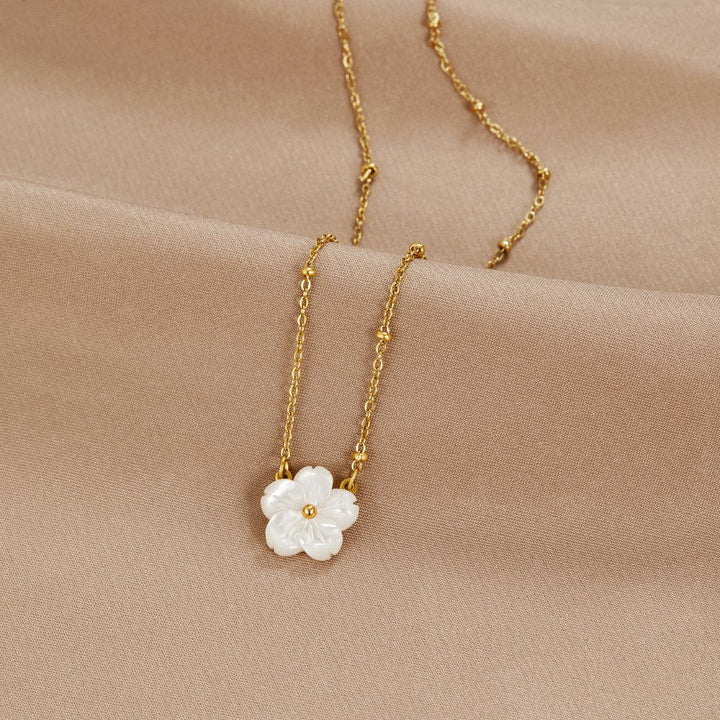 GREATNESS™ – BLOSSOM FLOWER NECKLACE