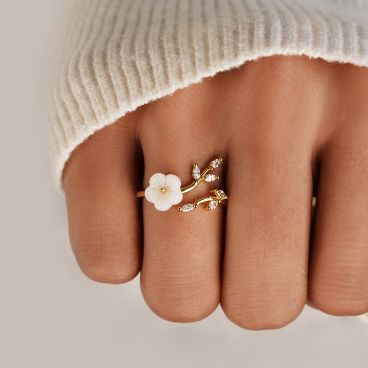 RISE™ – WHITE BLOSSOM RING