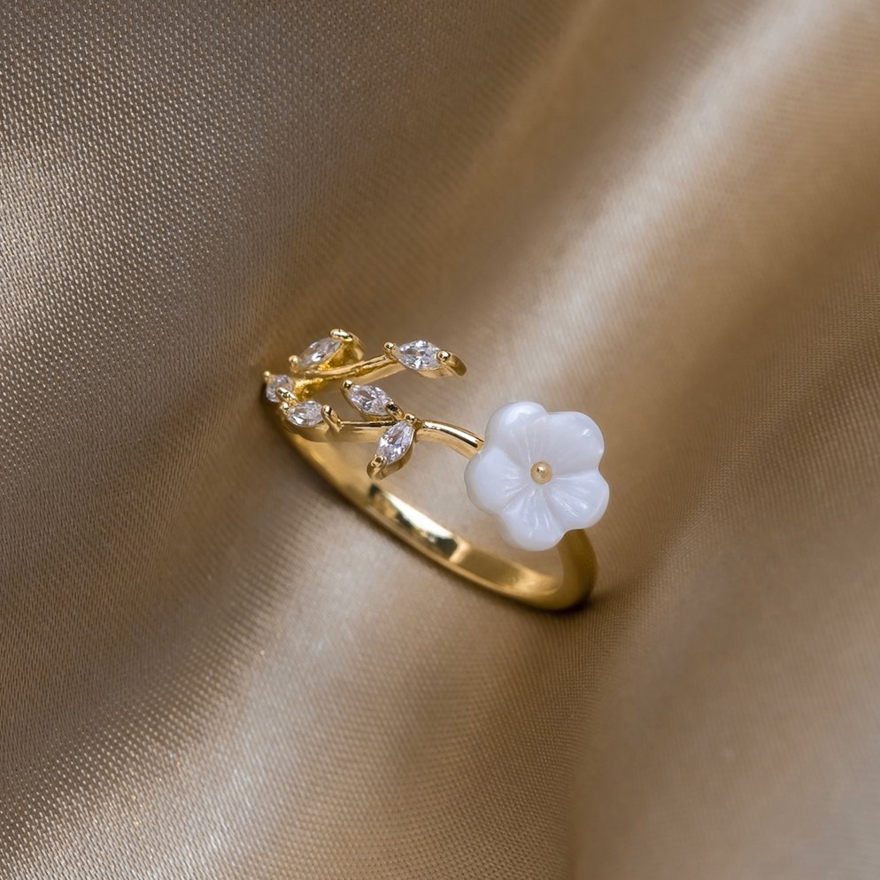 RISE™ – WHITE BLOSSOM RING